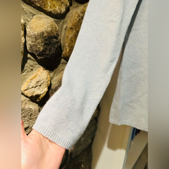 100% Cashmere Lord & Taylor sweater. Size S. - Picture 5 of 10